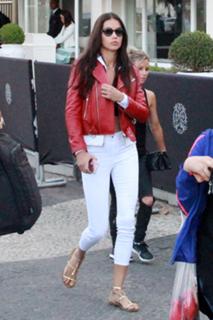 Adriana Lima feet photo thumbnail