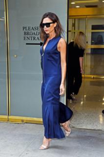 Victoria Beckham feet photo thumbnail