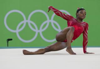 Simone Biles feet photo thumbnail