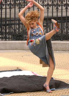 Brittany Murphy feet photo thumbnail