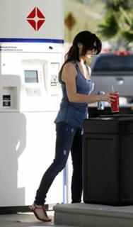 Ashley Greene feet photo thumbnail