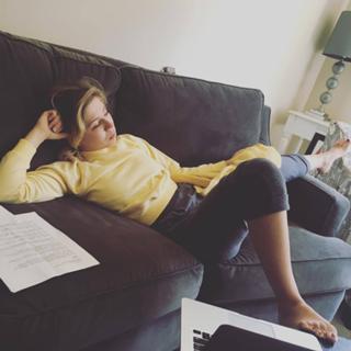 Jennette McCurdy feet photo thumbnail