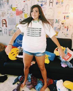 Gabbie Hanna feet photo thumbnail