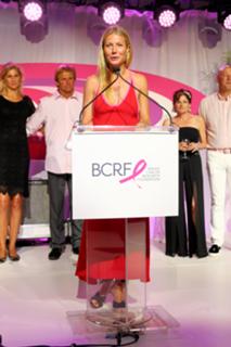 Gwyneth Paltrow feet photo thumbnail