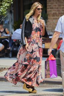 Heidi Klum feet photo thumbnail