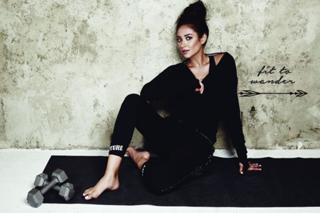 Shay Mitchell feet photo thumbnail