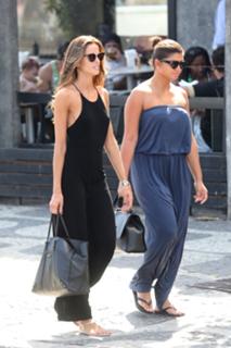 Izabel Goulart feet photo thumbnail