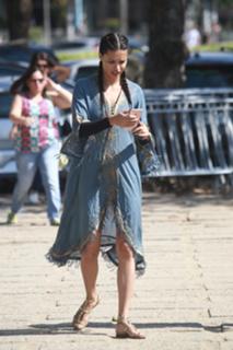 Adriana Lima feet photo thumbnail