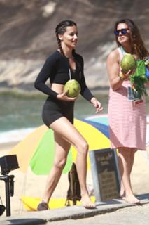 Adriana Lima feet photo thumbnail