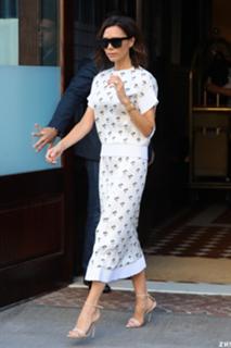 Victoria Beckham feet photo thumbnail