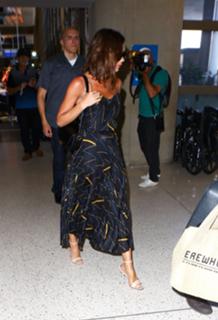 Victoria Beckham feet photo thumbnail
