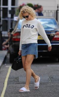 Pixie Lott feet photo thumbnail