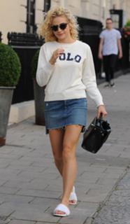 Pixie Lott feet photo thumbnail