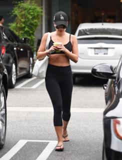 Lea Michele feet photo thumbnail