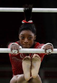 Simone Biles feet photo thumbnail
