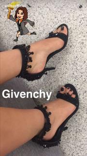 Anitta feet photo thumbnail