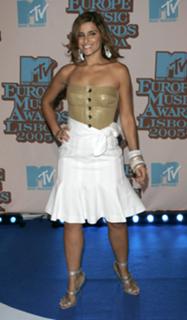 Nelly Furtado feet photo thumbnail