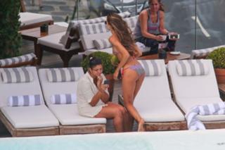 Izabel Goulart feet photo thumbnail