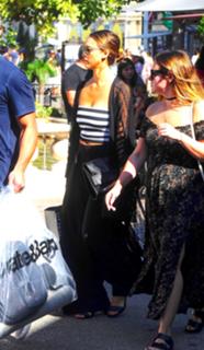 Jessica Alba feet photo thumbnail