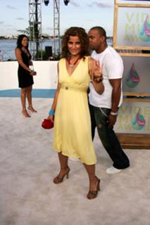 Nelly Furtado feet photo thumbnail