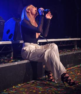 LeAnn Rimes feet photo thumbnail