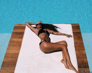 Valentina Vignali feet photo thumbnail