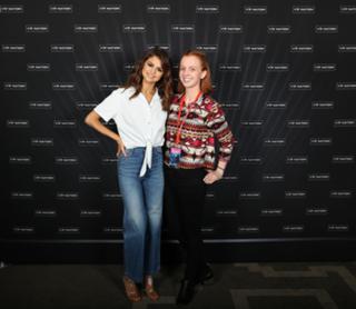 Selena Gomez feet photo thumbnail