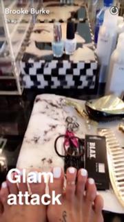 Brooke Burke feet photo thumbnail