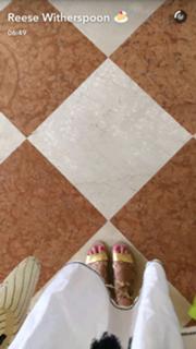 Reese Witherspoon feet photo thumbnail