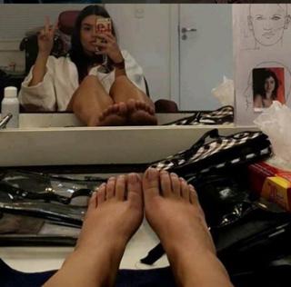 Giovanna Lancellotti feet photo thumbnail