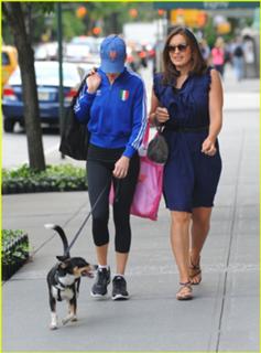 Mariska Hargitay feet photo thumbnail
