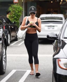 Lea Michele feet photo thumbnail