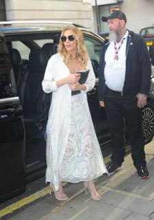 LeAnn Rimes feet photo thumbnail