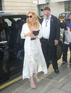 LeAnn Rimes feet photo thumbnail