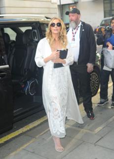 LeAnn Rimes feet photo thumbnail