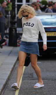 Pixie Lott feet photo thumbnail