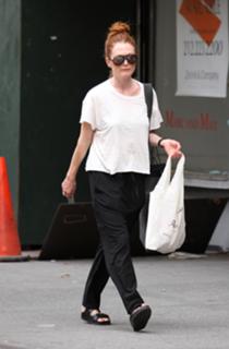 Julianne Moore feet photo thumbnail