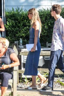 Gwyneth Paltrow feet photo thumbnail