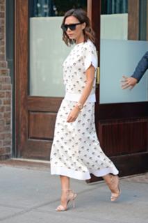 Victoria Beckham feet photo thumbnail