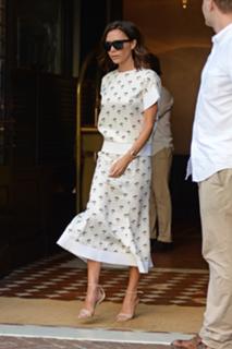 Victoria Beckham feet photo thumbnail
