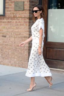 Victoria Beckham feet photo thumbnail