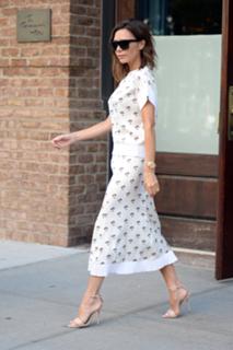 Victoria Beckham feet photo thumbnail