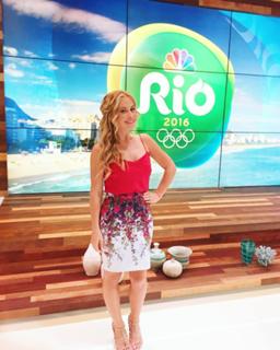 Tara Lipinski feet photo thumbnail