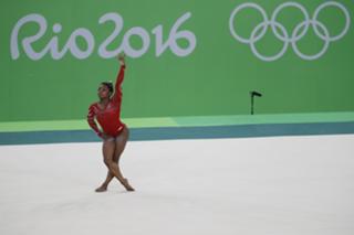 Simone Biles feet photo thumbnail