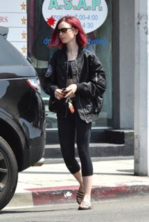 Lily Collins feet photo thumbnail