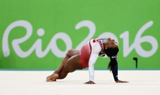 Simone Biles feet photo thumbnail