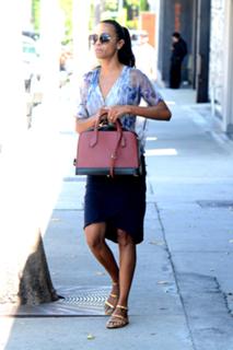 Zoe Saldana feet photo thumbnail