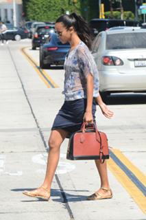 Zoe Saldana feet photo thumbnail