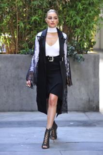 Olivia Culpo feet photo thumbnail