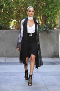 Olivia Culpo feet photo thumbnail